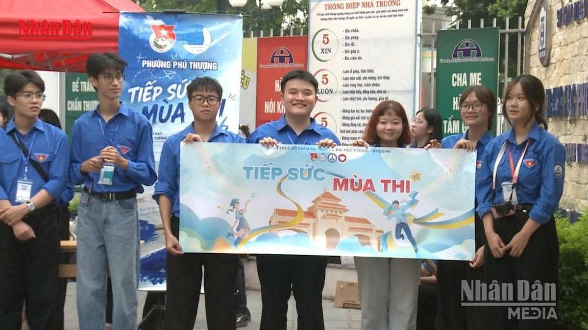 [Video] Áo xanh tiếp sức sĩ tử - Báo Nhân Dân