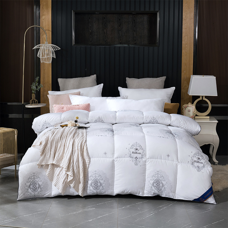 Year-round comforter with fiber filling, double bed
