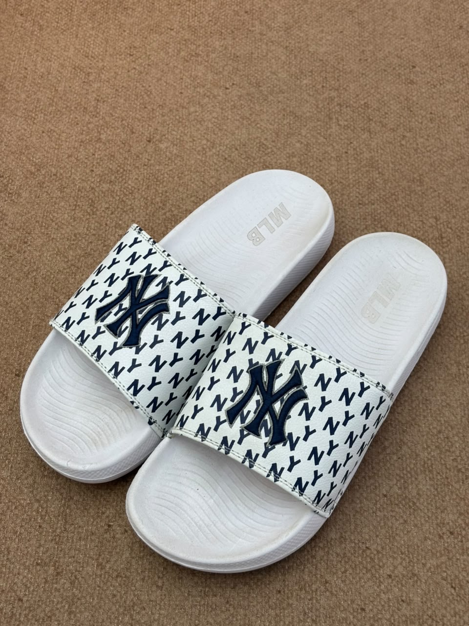 Slides NY White