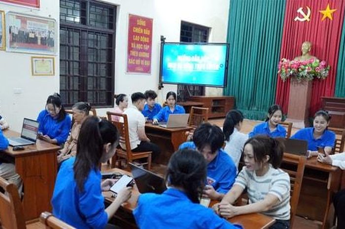 Dịch vụ công trực tuyến về tận thôn, xóm: Bước đi mới của Ô Diên - Báo Hà Nội Mới