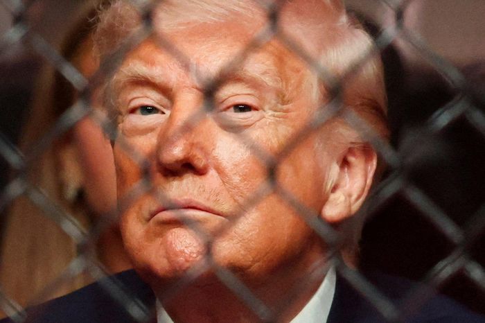 Bẫy bất nhất của ông Trump - Tạp chí Tri thức