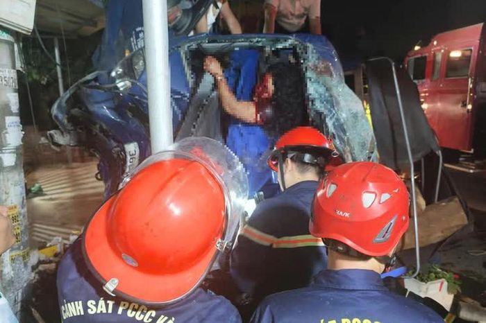 Bản tin TNGT 9/4: Tài xế taxi tử vong sau va chạm xe tải trên đường Hồ Chí Minh - Báo Xây Dựng