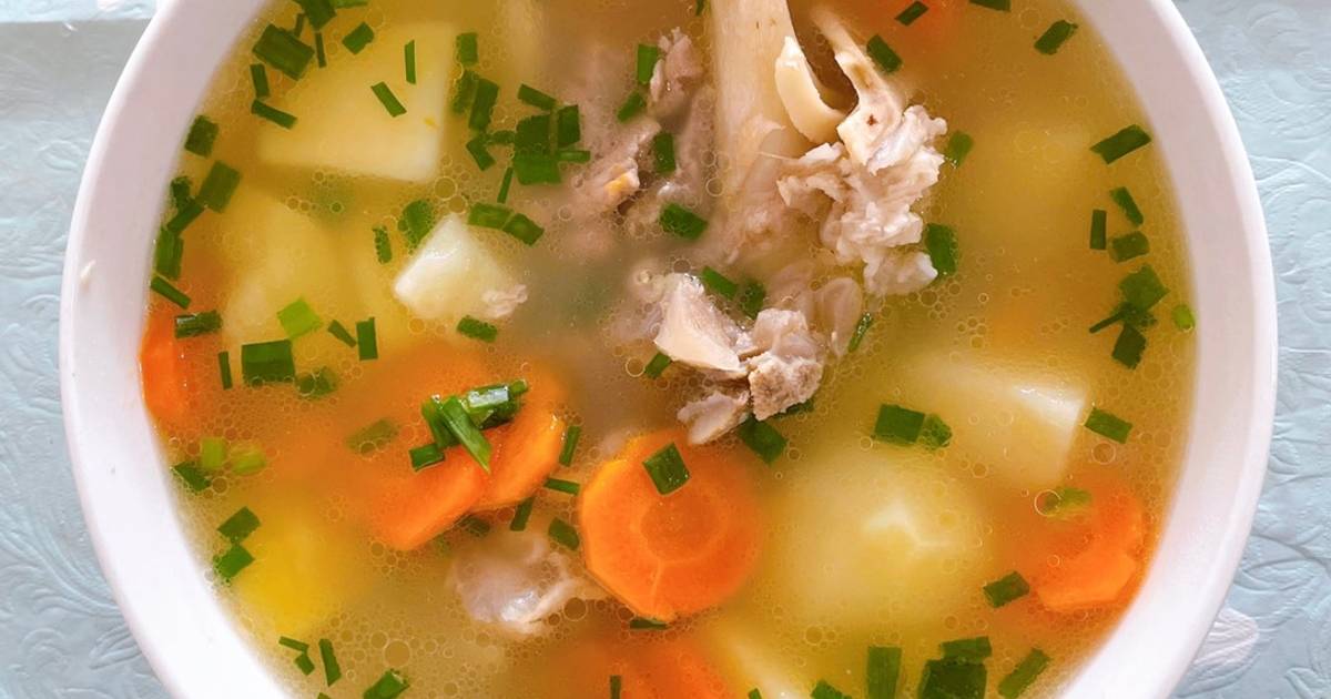 Canh khoai tây cà rốt hầm xương ống