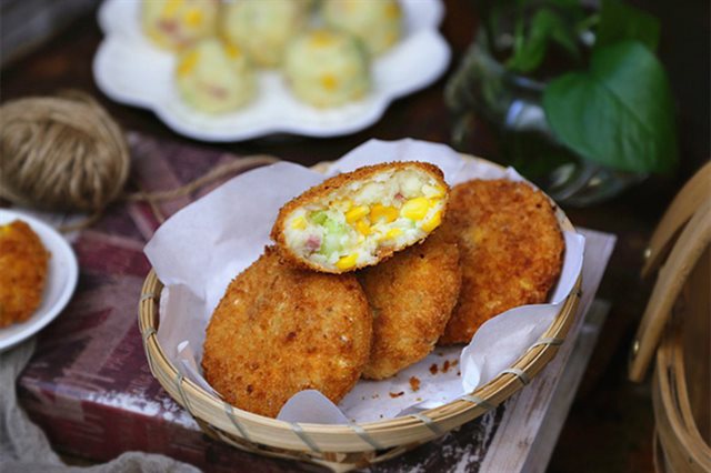 Bánh Khoai Tây Bắp Chiên Giòn
