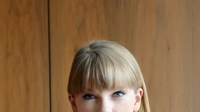 Taylor Swift 4K iPhone Wallpaper Background