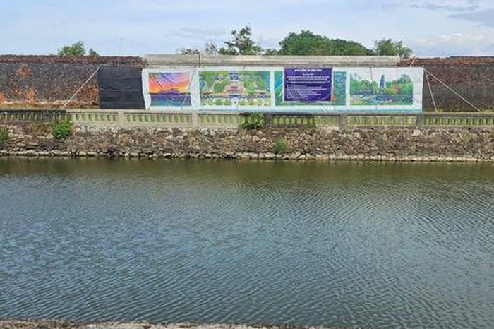 Phục dựng đoạn tường Hoàng thành Huế bị chê 'nhìn đau con mắt' - Báo Người Lao Động