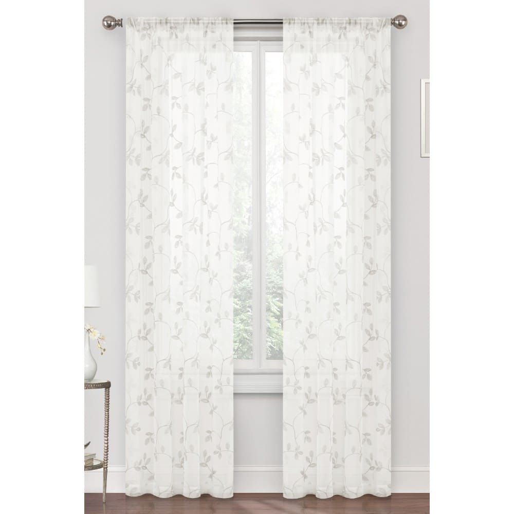 Cortina traslúcida de poliéster Regal Home Collections™ Meadow de 1.27 x 2.41 m color marfil