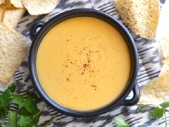 Sốt phô mai béo ngậy khá dễ làm với những nguyên liệu đơn giản để bạn nhâm nhi cùng snack hay nhiều món ăn khác nha. Nhanh tay lưu ngay công thức và làm nha. Chúc bạn thành công!