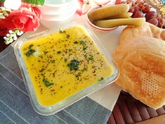 Khi ăn đun chảy 20g bơ rót lên trên mặt pate cá hồi. Món này có thể ăn cùng với bánh mì rất ngon.