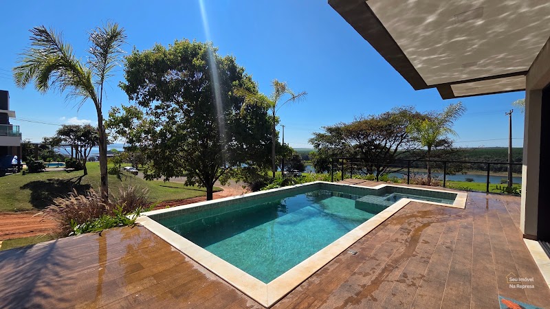 Foto 4 de Casa com 4 Suítes, lote de esquina e com vista para Represa