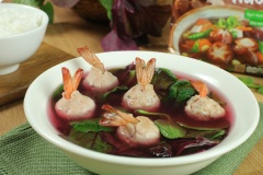 Vào những ngày thời tiết oi nóng, canh rau dền mồng tơi chả tôm chính là món ăn mà bạn phải nghĩ đến ngay đầu tiên để gia đình giải nhiệt nhé, nhất là những em bé không thích rau xanh. Ngoài ra đây cũng là gợi ý thú vị cho danh sách các món ăn đám tiệc của bạn đấy, bởi chả tôm không chỉ ngon mà còn có vẻ ngoài bắt mắt, "sang trọng", rất đáng để thử nhé.
