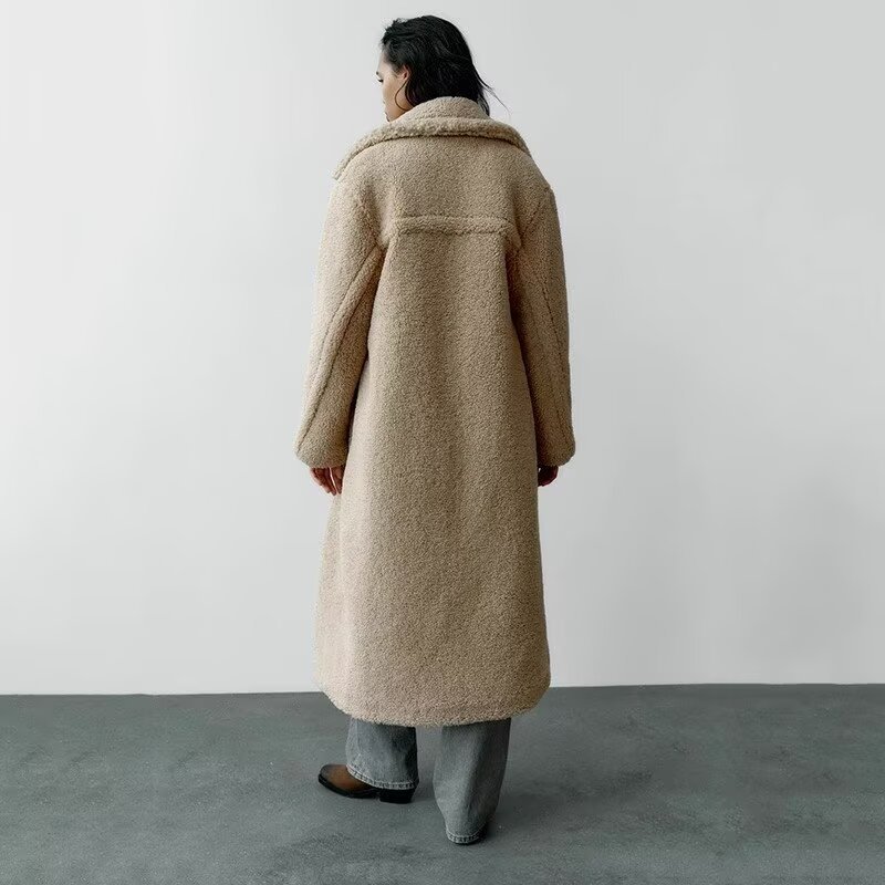 Long lamb fleece coat with lapels for women