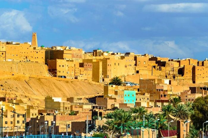 Thành phố đất nung giữa Sahara đẹp như phim khoa học viễn tưởng - Báo Tri thức &amp; Cuộc sống