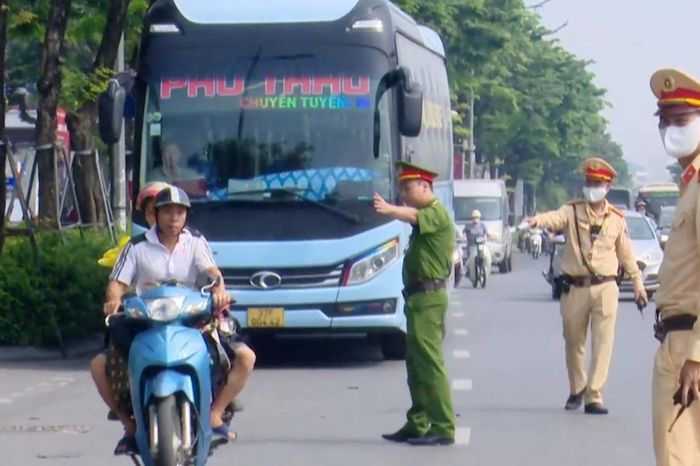 Hà Nội siết chặt kiểm soát hoạt động vận tải khách dịp nghỉ lễ - Đài Phát thanh và truyền hình Hà Nội