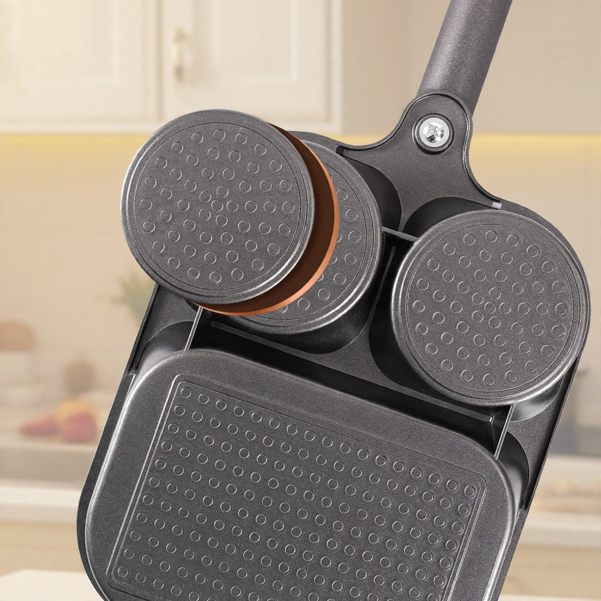 Aluminum frying pan with removable handle