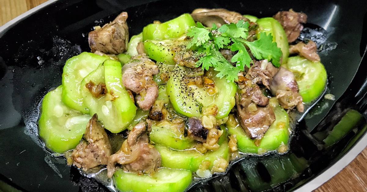 Lòng gà xào mướp