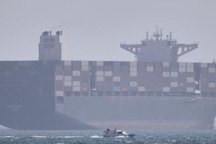 Tên lửa, UAV Iran tấn công tàu Mỹ đi qua eo biển Hormuz - Báo Người Lao Động