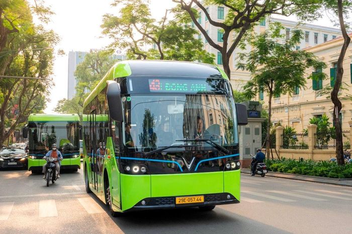 Hà Nội đưa thêm 52 xe buýt điện vào vận hành - Đài Phát thanh và truyền hình Hà Nội