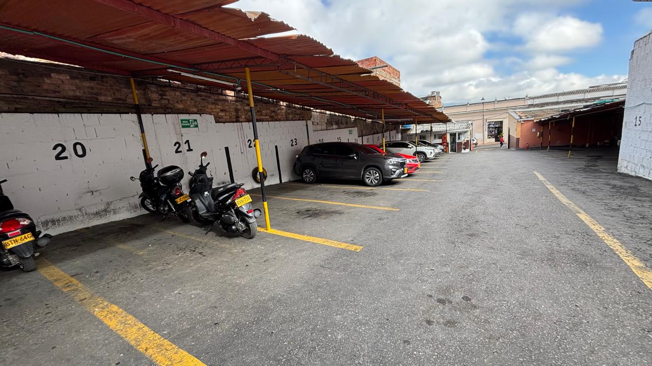 Parqueadero / lote centro histórico de Tunja 2