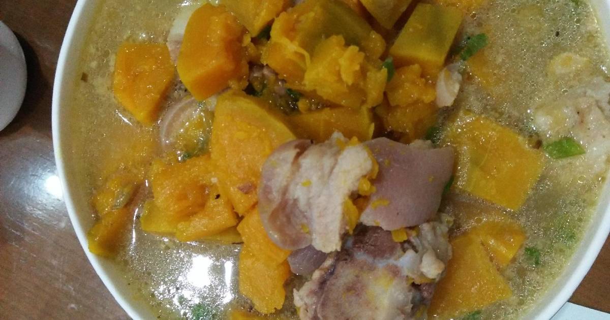 Canh bí đỏ hầm chân giò