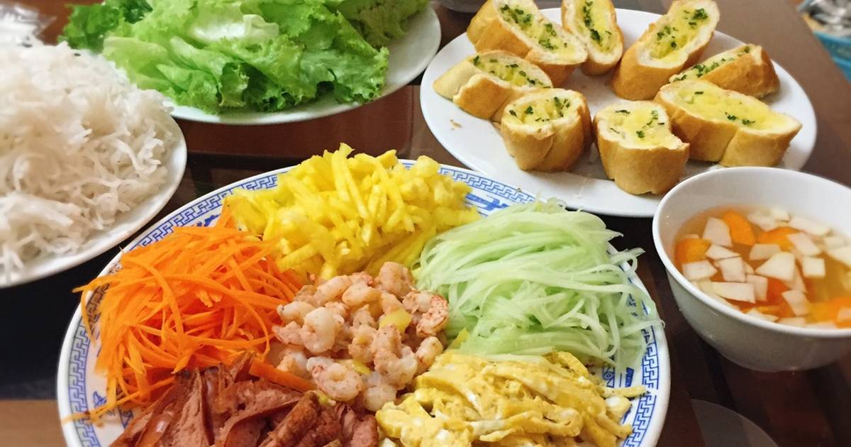 Bún cuốn ăn cùng bánh mỳ nướng bơ hành