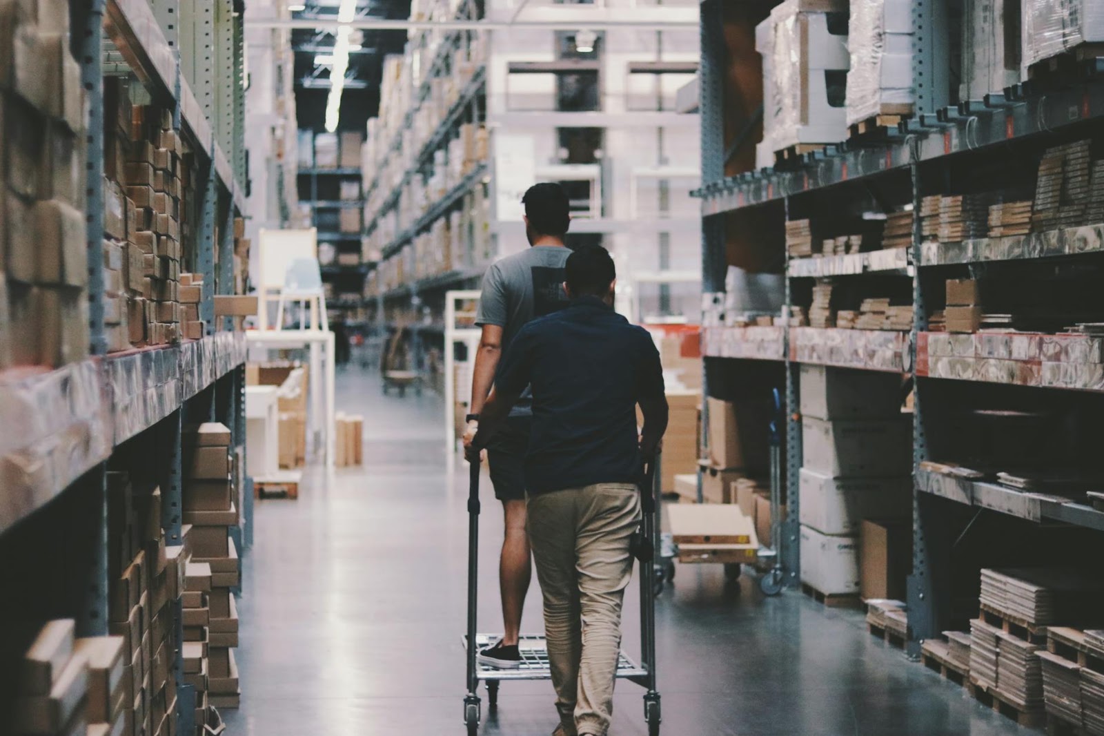 Robotic arms in a futuristic warehouse optimizing logistics, showcasing generative AI's role in supply chain transformation.