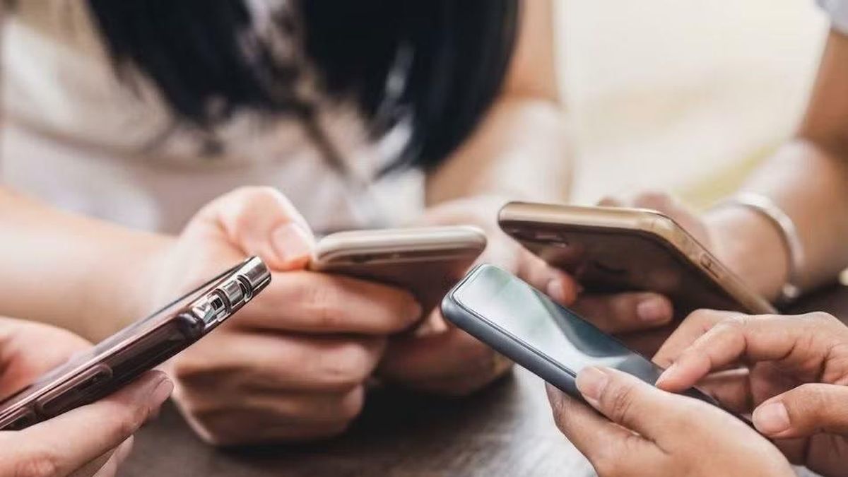 [GALLERY] Giật mình với cảnh giới trẻ Việt online 7 giờ mỗi ngày - Báo Tri thức &amp; Cuộc sống