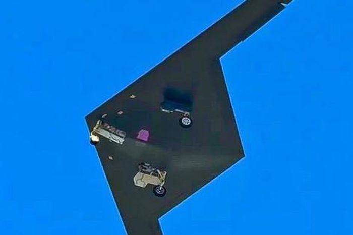 UAV tàng hình RQ-180 của Mỹ xuất hiện ở Hy Lạp hé lộ nhiệm vụ do thám tối mật - Báo Sức Khỏe &amp; Đời Sống