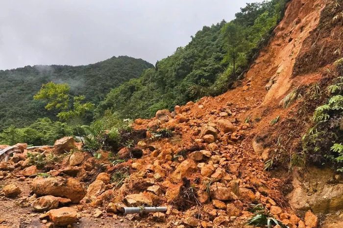 Quảng Ninh tiếp tục mưa lớn, nhiều tuyến đường sạt lở, chia cắt - Báo VTC News