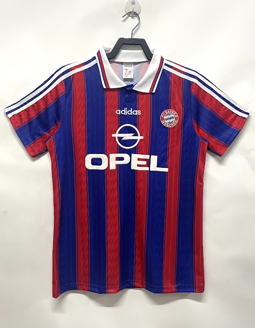 Equipación local del Bayern de Múnich 1995-97.jpeg