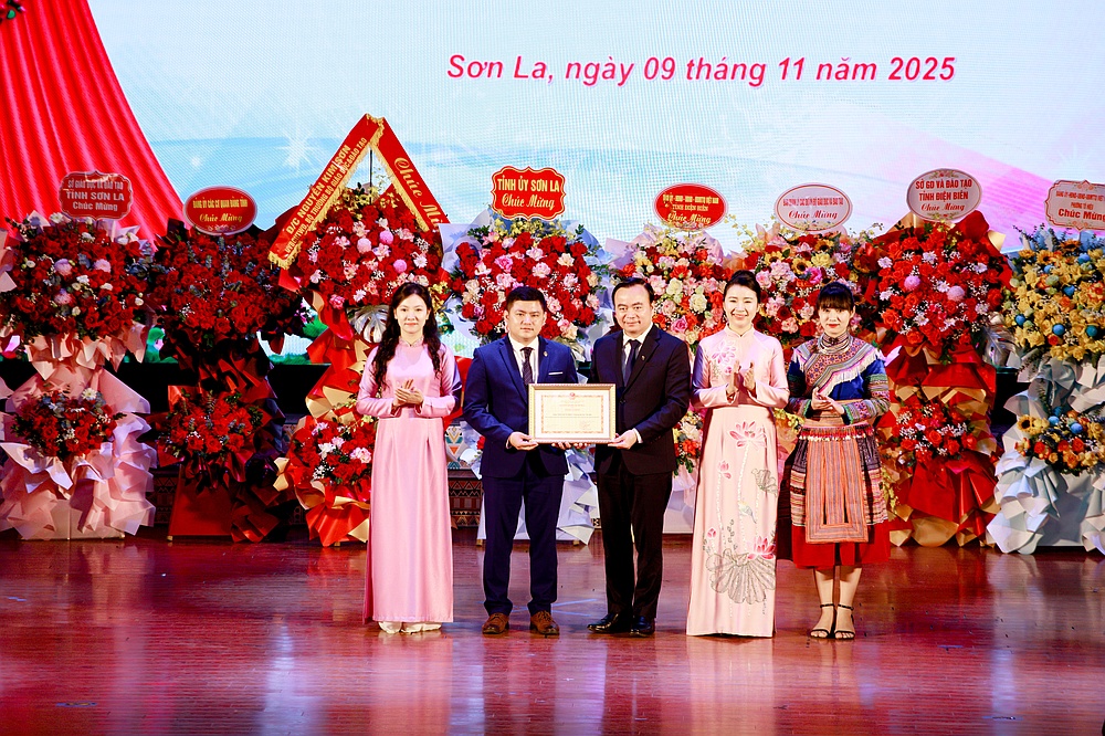 Hân hoan trong ngày hội Kỷ niệm 65 năm Ngày thành lập Trường Đại học Tây Bắc (1960 - 2025) và 43 năm Ngày Nhà giáo Việt Nam (1982 - 2025)