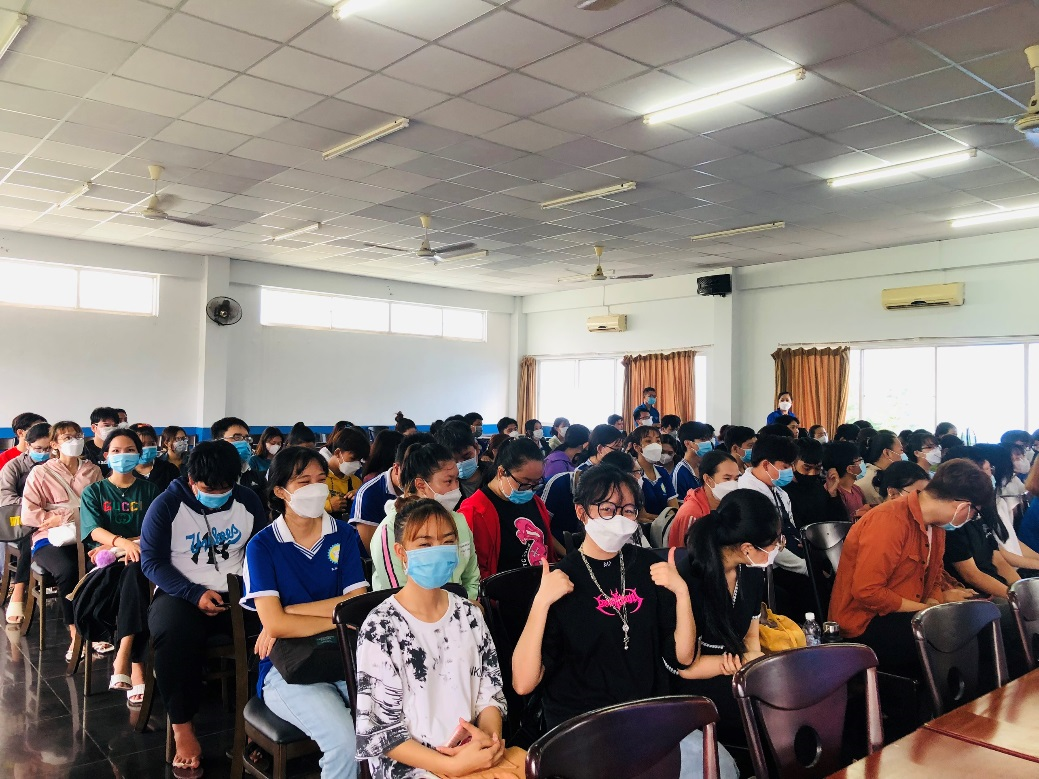 Đoàn viên, sinh viên tham gia chương trình