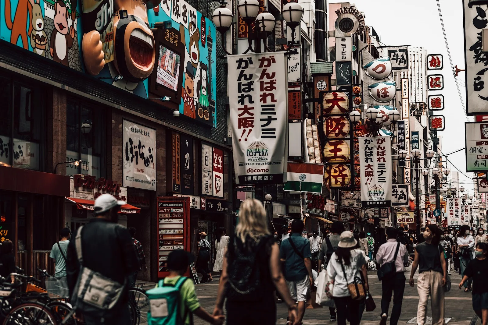 Busy Streets Of Dotonbori Osaka - Street Photography 5K Wallpaper (6598x4399)