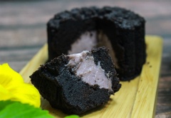 Cho bánh vào tủ lạnh 15' cho bánh cứng lại là đã có bánh trung thu Oreo kem lạnh cho Tết trung thu năm nay rồi. Đơn giản mà rất ngon đó. Chúc các bạn thành công với công thức của mình nhé.