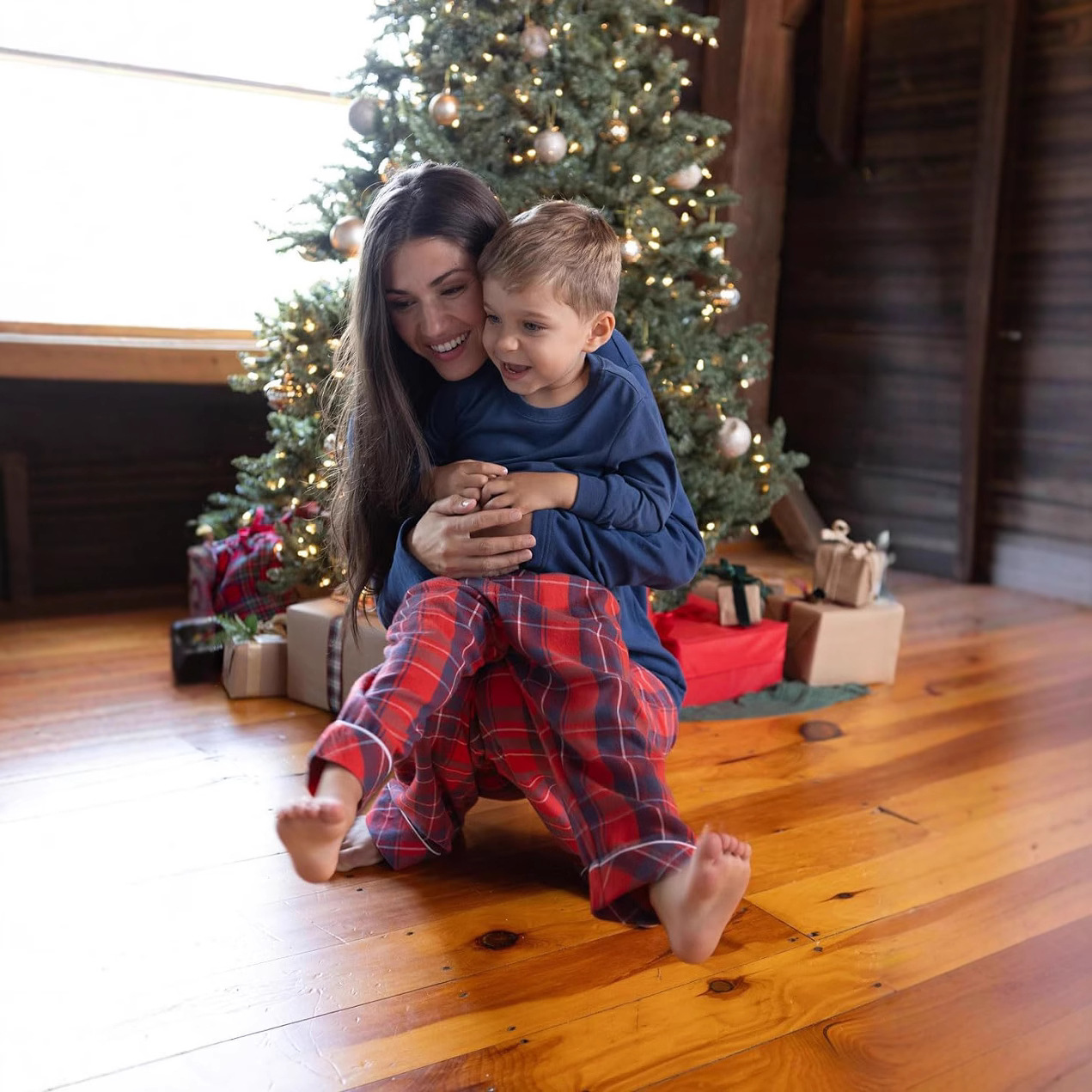 Christmas pajama set with plaid pattern for families