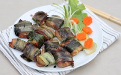 Thịt chín, lấy ra dùng nóng. Món thịt nướng quyện cùng mùi lá dứa ngon tuyệt.