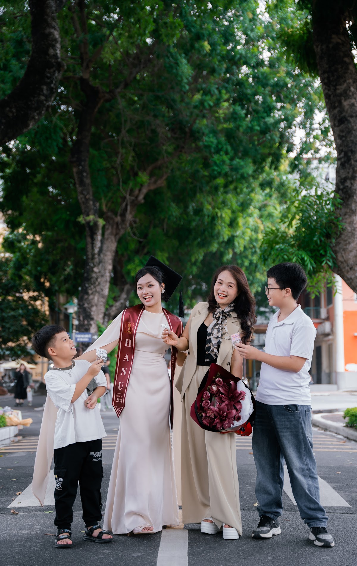 Kỷ niệm tốt nghiệp DSC09727