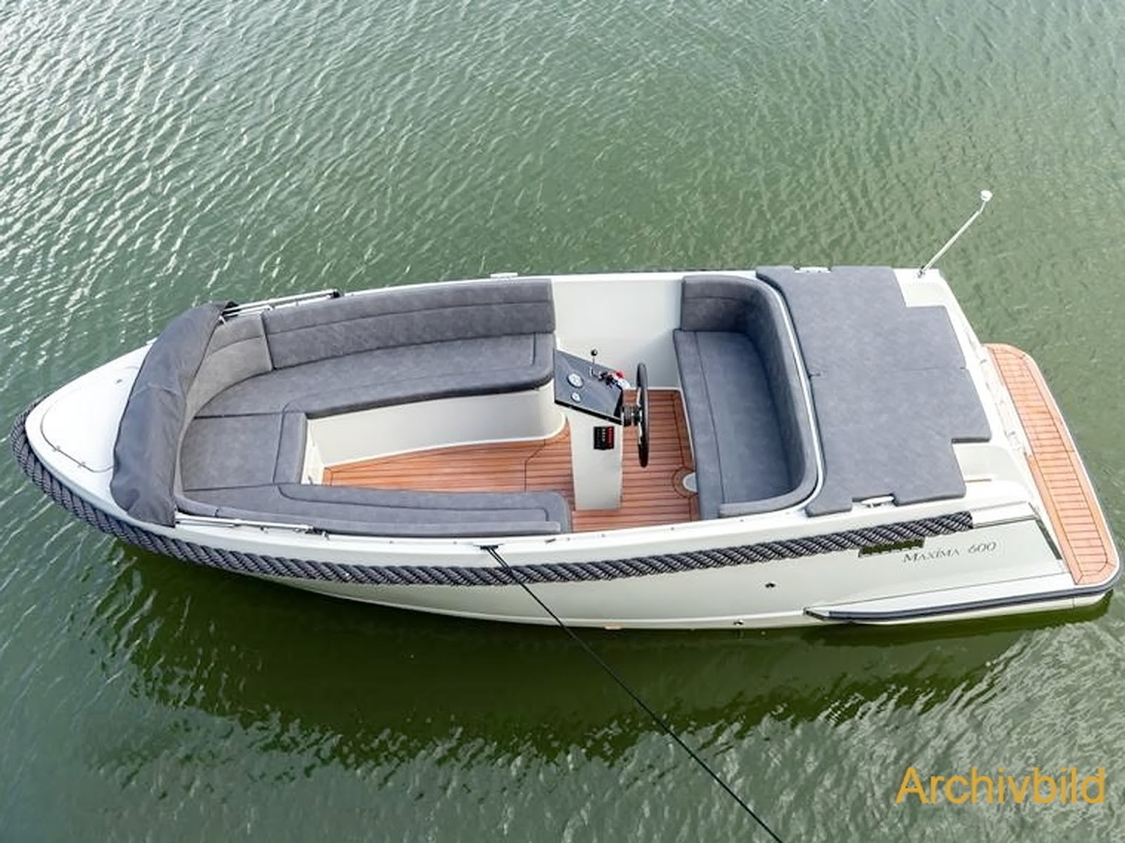 Maxima 600 Cabin Motoryacht kaufen - HW Bootcenter - Bild 1
