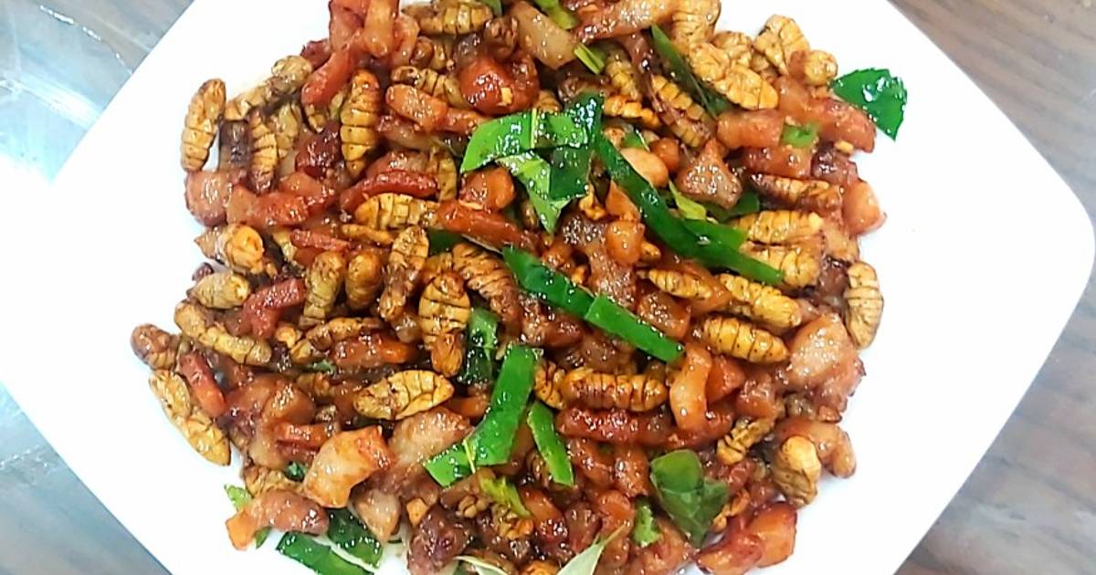 Nhộng tằm xào tóp mỡ