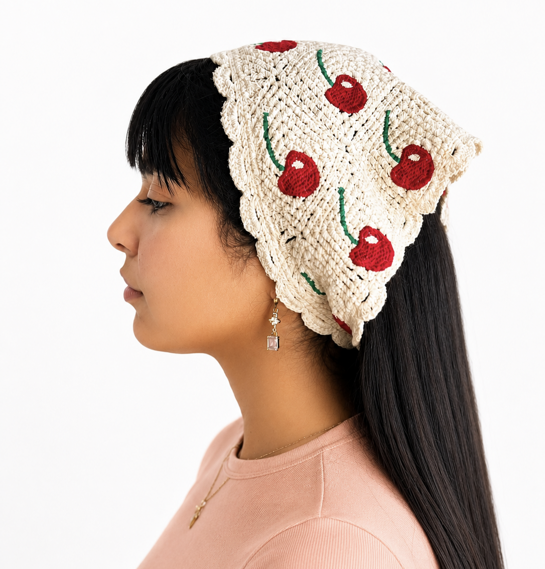 Pañoleta Tejida A Crochet Con Cerezas Bordadas