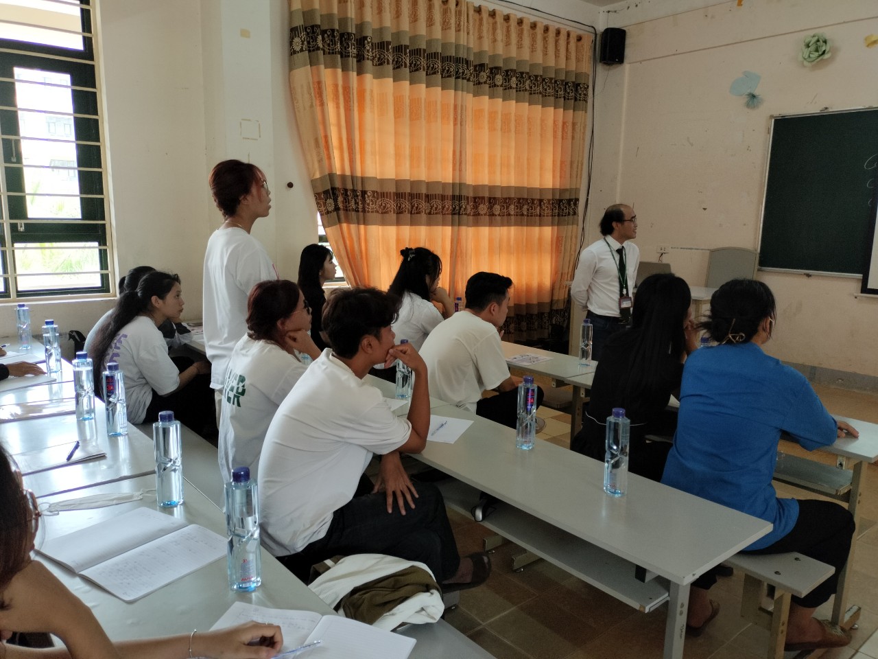 Chi bộ Khoa Khoa học Xã hội tập huấn nâng cao năng lực nghiên cứu khoa học cho sinh viên