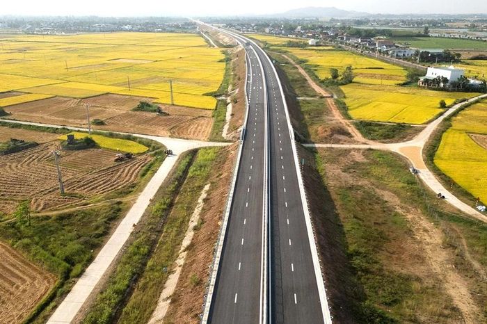 [Video] Gần 220 km cao tốc qua miền Trung, Tây Nguyên đưa vào khai thác từ ngày 29/4 - Báo Nhân Dân