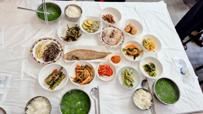 K-Travel Hacks: Savoring Authentic Korean Home Cooking at Pyeongsa-ri Geonganghan-kki near Hadong's Choi Champan House - Hadong, Choi Champan House