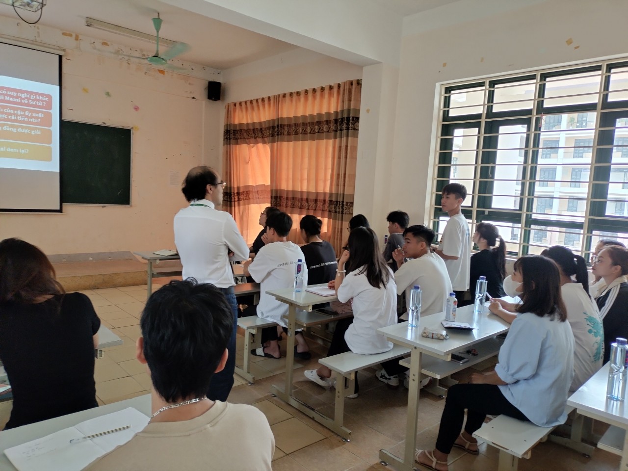 Chi bộ Khoa Khoa học Xã hội tập huấn nâng cao năng lực nghiên cứu khoa học cho sinh viên