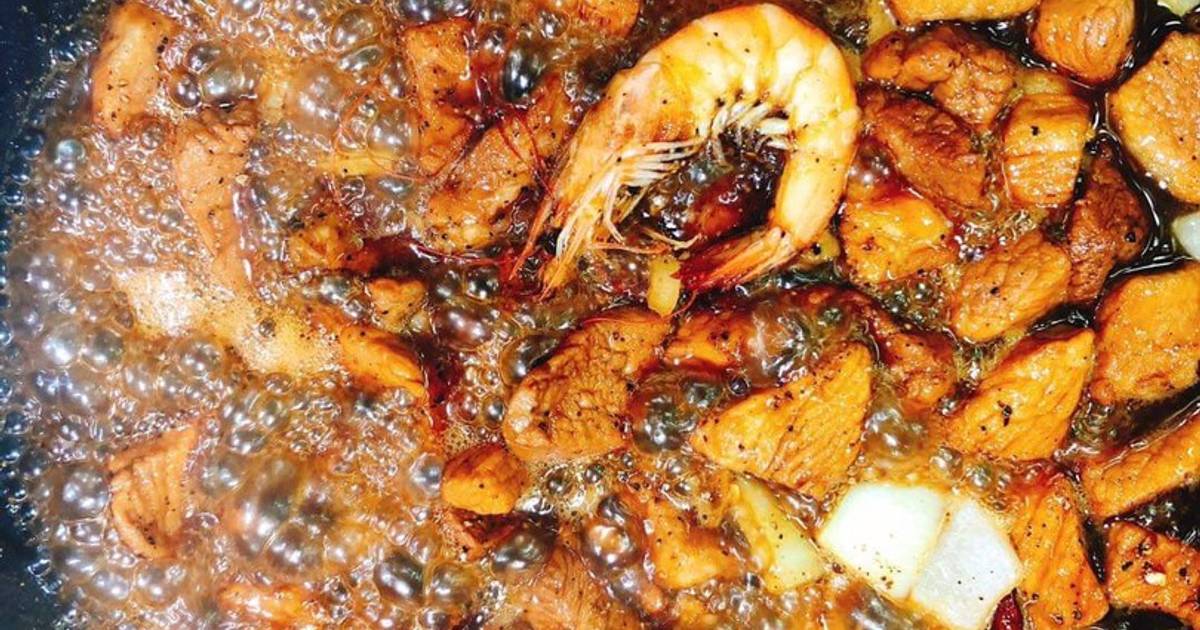 Thịt kho cùng tôm tươi