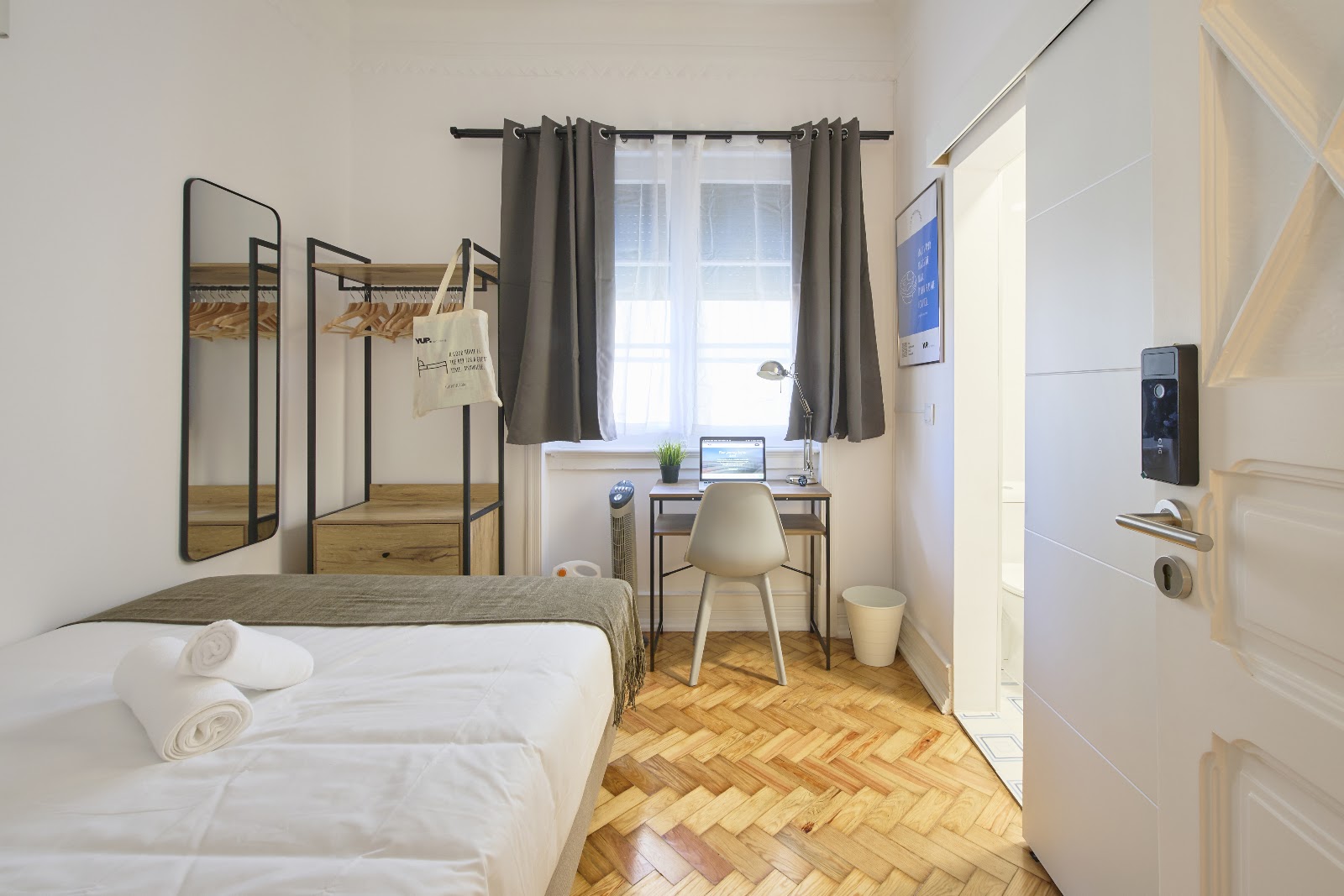 PR12#R5 - Cozy bedroom with private bathroom