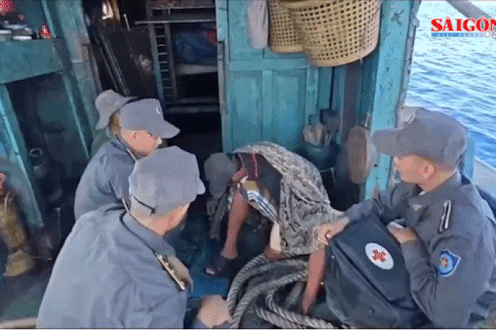 Cứu ngư dân bị dây tời quật gãy tay - Báo Sài Gòn Giải Phóng