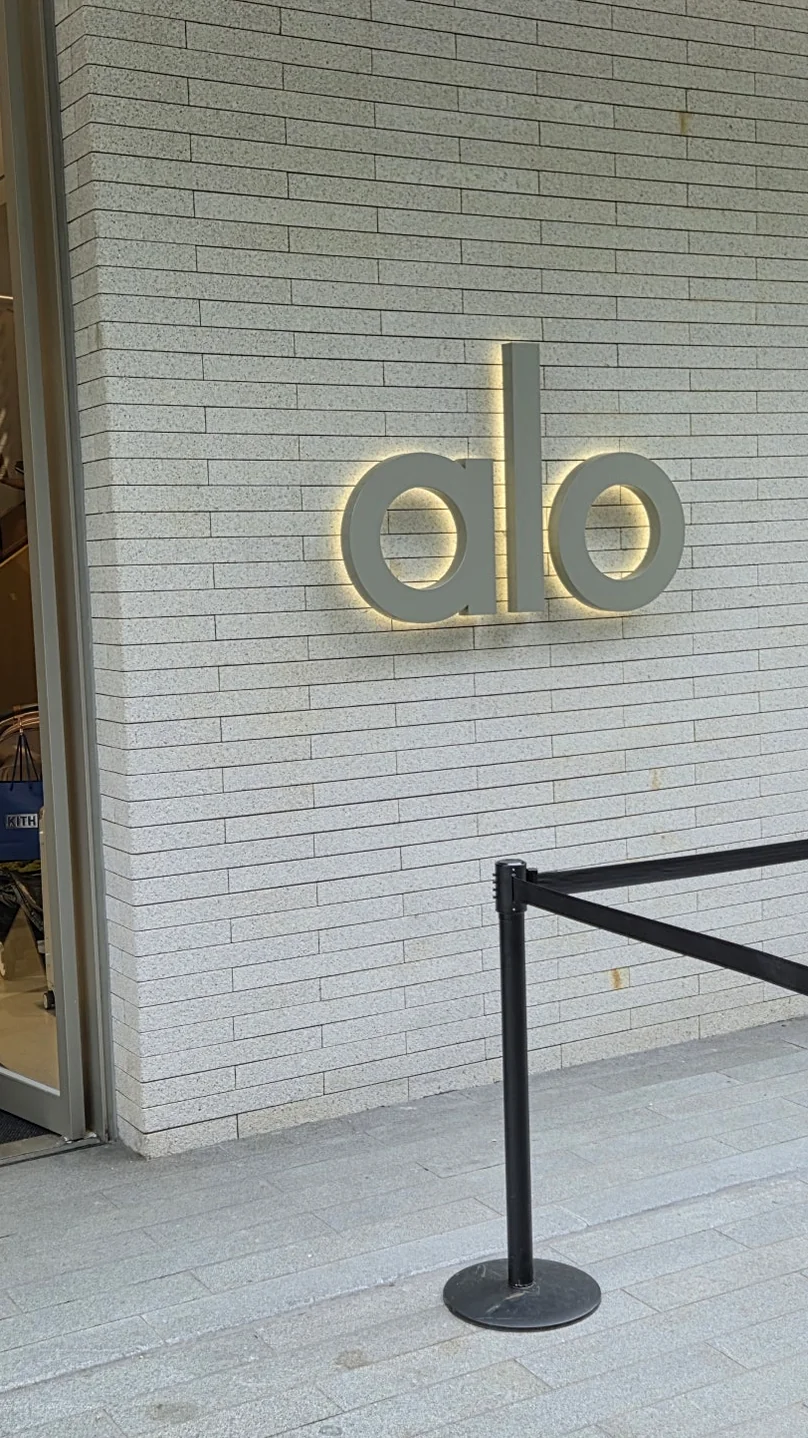 Alo Yoga Dosan: Seoul's Premier Flagship for Luxury Athleisure and Mindful Living - Alo Yoga, Dosan Park