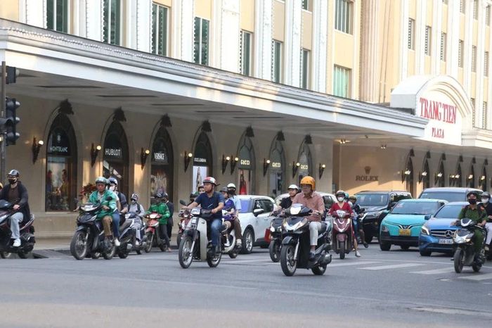 Hà Nội chưa xem xét cấm xe máy xăng trong vùng phát thải thấp - Báo Tri thức &amp; Cuộc sống