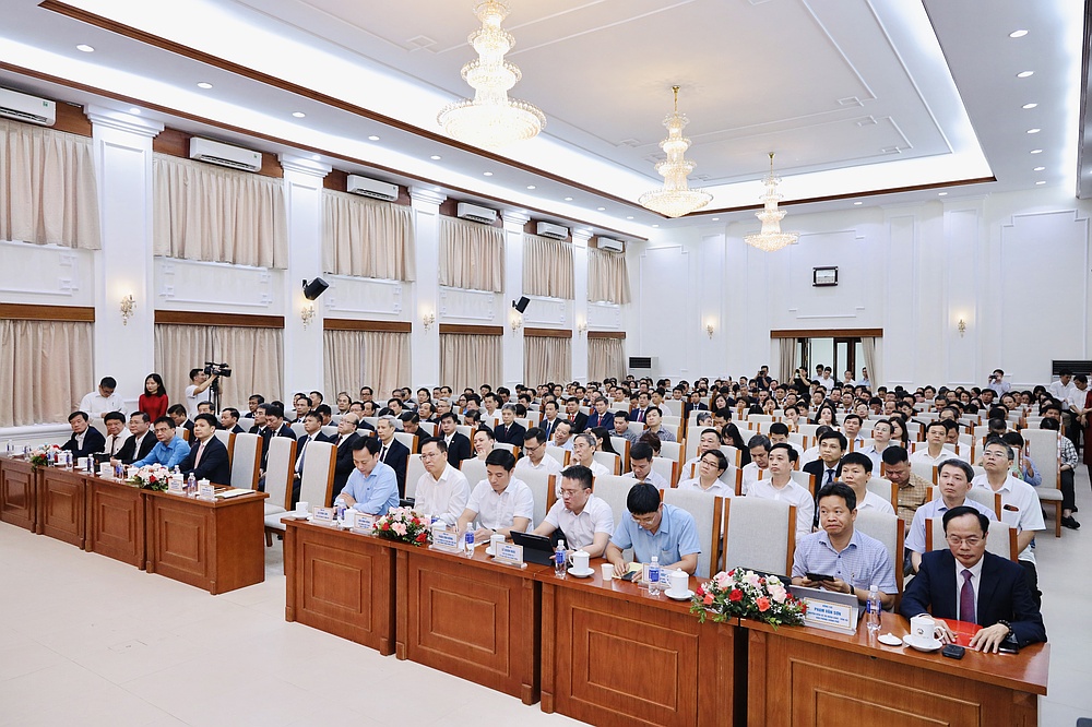 Bộ trưởng Bộ Giáo dục và Đào tạo trao quyết định bổ nhiệm Hiệu trưởng và Phó Hiệu trưởng Trường Đại học Tây Bắc